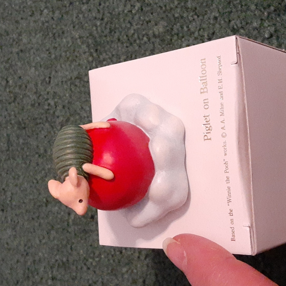 Piglet on Balloon thimble
